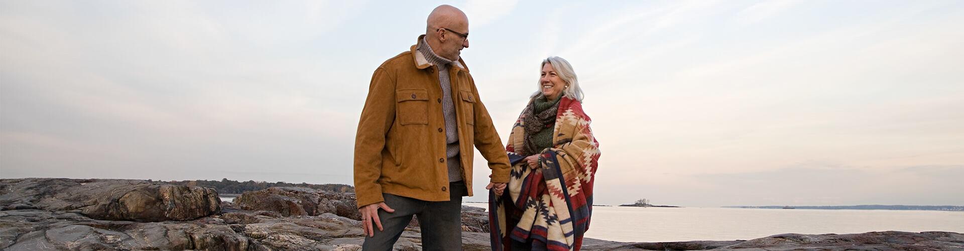 Plan de Previsión Asegurado RGAAhorro Protegido (PPA) distribuidor - Pareja senior frente al mar - Rural Kutxa
