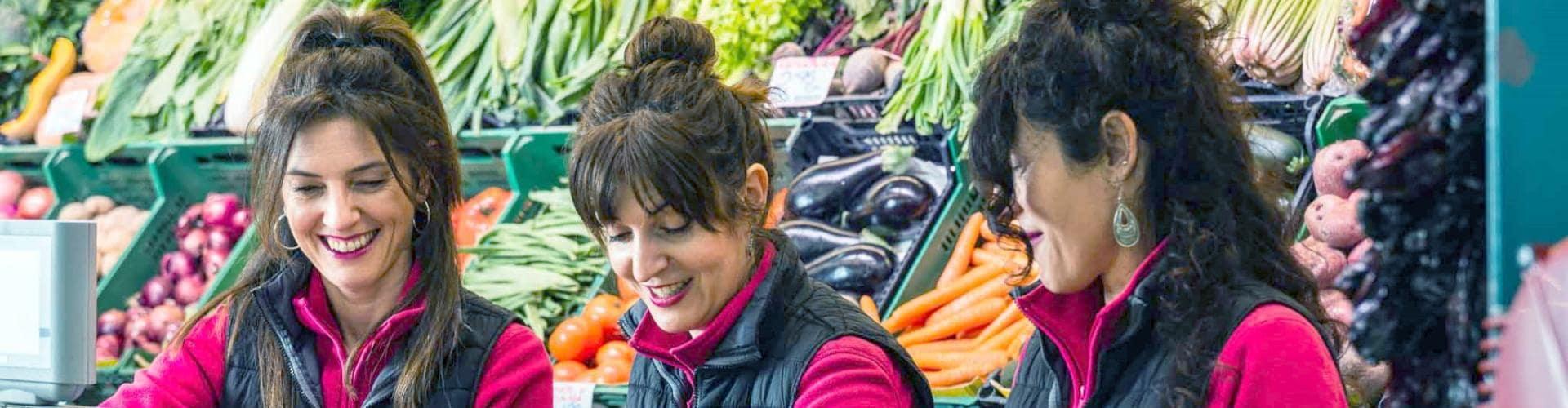 Crédito Promueve Autónomos - tenderas en frutería - Rural Kutxa