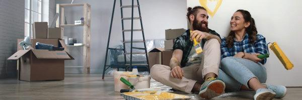 Hipoteca Fija pareja-pintando-piso
