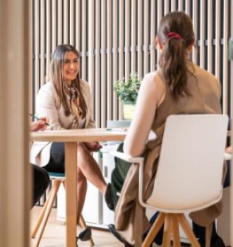 Acceso Gescooperativo - mujeres reunidas Rural Kutxa